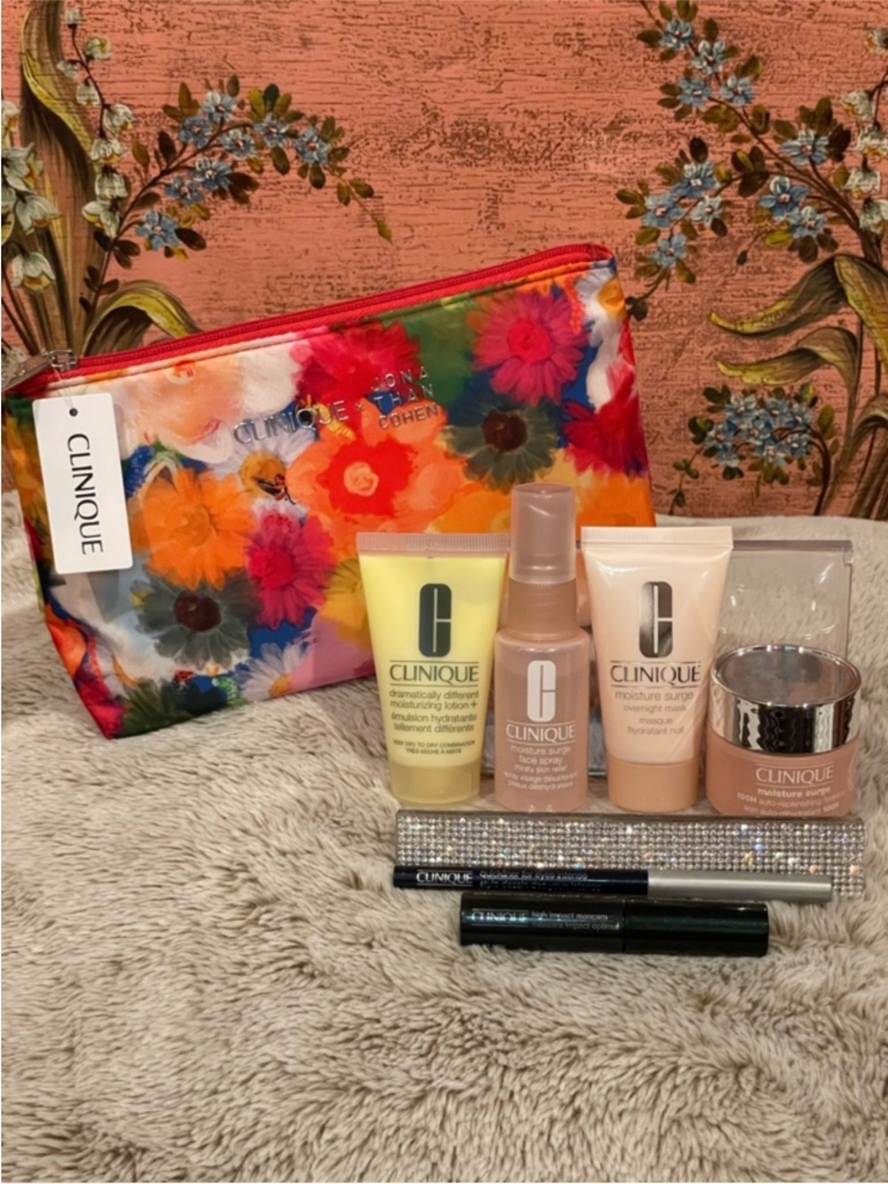 Clinique 6-piece Skincare & Eye Makeup with Multicolor Floral Cosmetic Bag